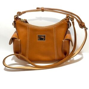 Dooney & Bourke Tan Leather Hobo Crossbody Bag Duck Logo Adjustable Strap NWOT